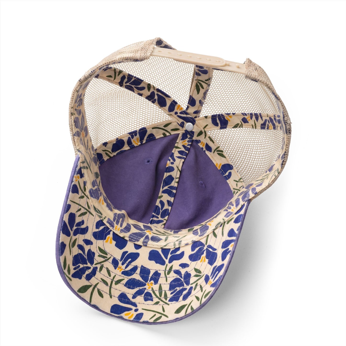 Mommin’ embroidered hat